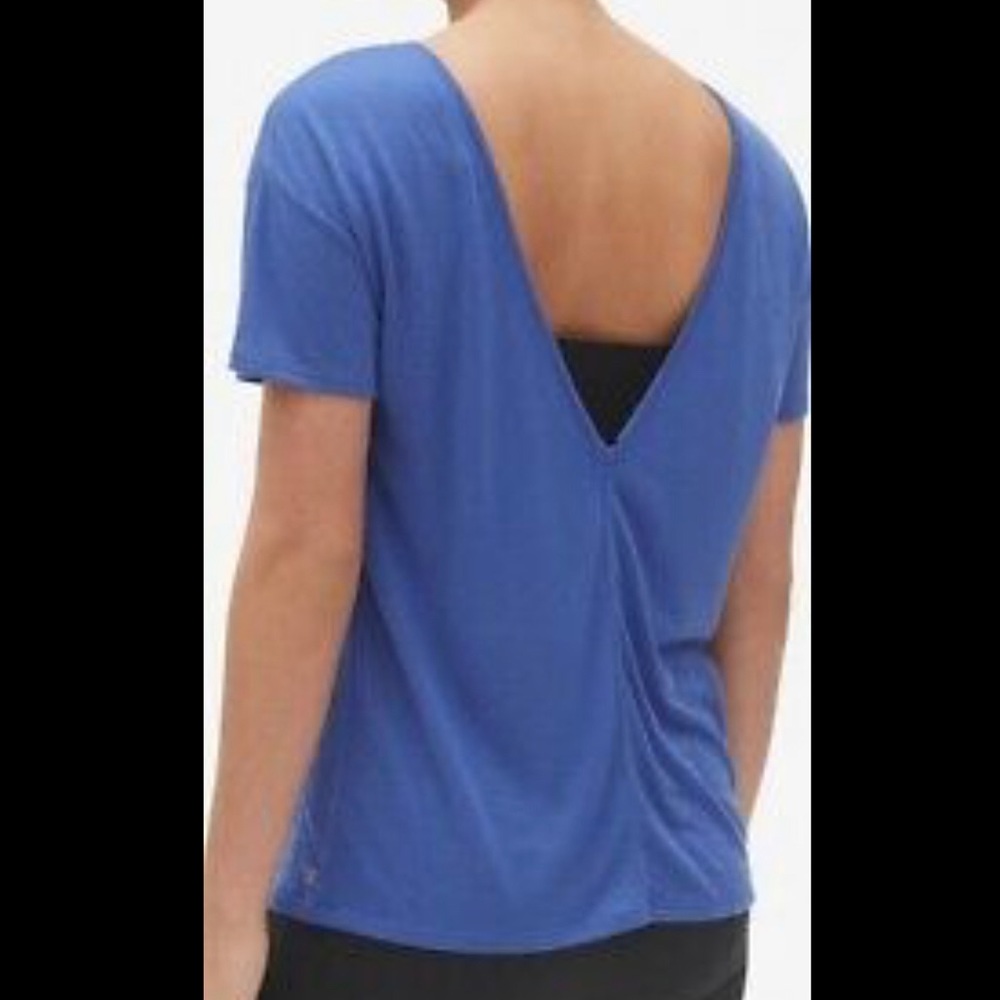 1 Gap Fit T-Shirts (Med)